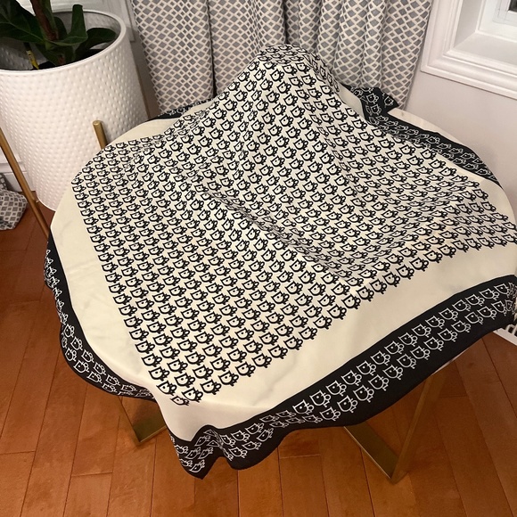 Silk Christian Dior scarf. - Picture 3 of 6